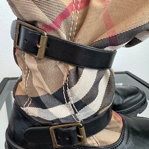 Burberry House Check Shearling Roscemmbra Snow Boots size 37 / 7 - Picture 2 of 16